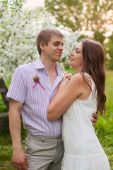 Obraz premium A romantic couple in love outdoors
