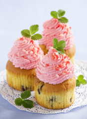 Muffins with whipped cream and strawberries.