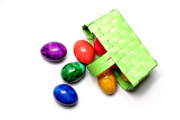 Umgefallener Korb Ostereier