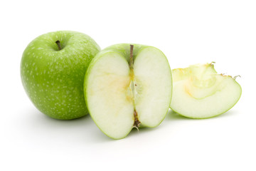 Green apple and apple chopped into pieces