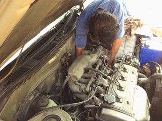 machanic repair engine AE car