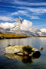 Le Matterhorn et le lac Stellisee sur la randonnée des 5 lacs