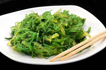 alga,wakame,comida japonesa.ensalada de algas.