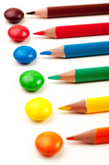 Naklejka premium Multicolored candies pointing at bright candies