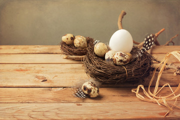 Fototapeta na wymiar Archiwalne tła z jaja wielkanocne dekoracje