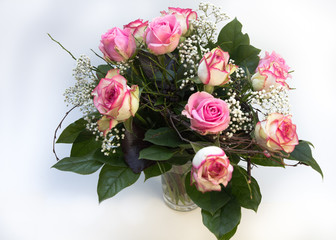 Rosarote Rosen als Blumenstrauß