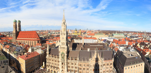 Naklejka na ściany i meble Munich, Gothic City Hall and Frauenkirche at Marienplatz, Bavari
