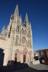 Fototapeta na wymiar Główna fasada. Gotycka katedra w Burgos
