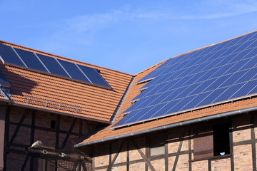 Solaranlage auf dem Dach eines Landwirtschaftsobjekt
