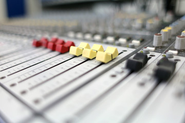 Sound mixer console live