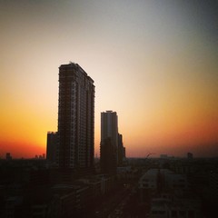 Fototapeta na wymiar silhouette scenic of hi-rise building