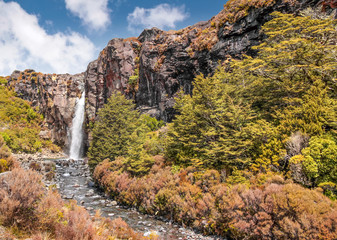 Fototapeta na wymiar Wasserfall im Tongariro Nationalpark
