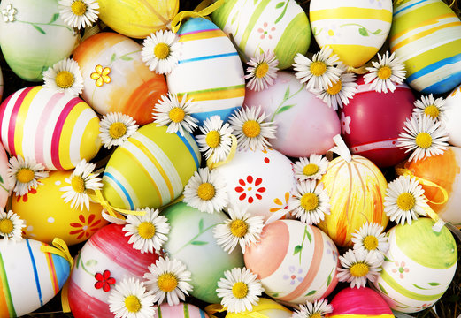 Ostereier mit G&auml;nsebl&uuml;mchen
