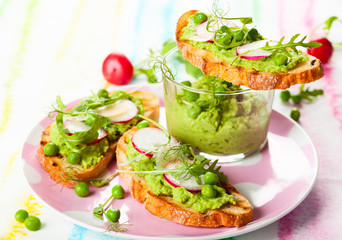 Crostini with spring vegetables