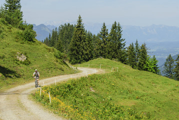 Fototapeta na wymiar Radtour im Gebirge