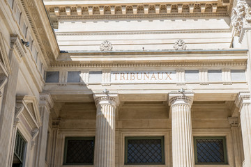 Tribunaux