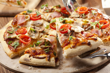 Pizza with ham and mushrooms