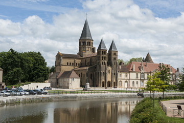 Fototapeta na wymiar Kirche von Paray-le-Monial, Frankreich