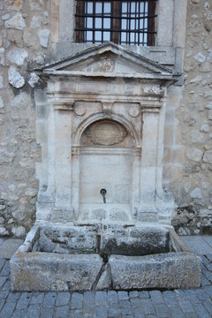 Fuente de piedra antigua, Edad Media, Burgos, Camino de Santiago