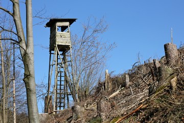 Hochsitz am Hang