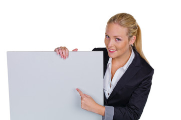 Frau in Business Kleidung mit Werbetafel