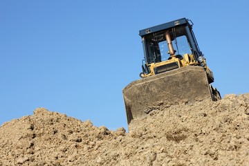 Planierraupe auf Baustelle