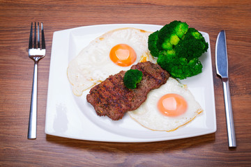 Grilled beef steak with eggs and broccoli