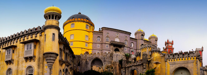 Panoramique du palais de Pena à Sintra