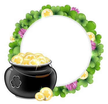Clover wreath and  pot with gold