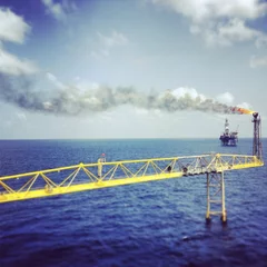 Foto op Plexiglas oil rig from production platform blowing the gas © snapin