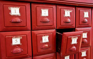 The drawer of Esiimsi leaves in the Temple
