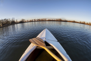 Naklejka premium canoe bow and paddle