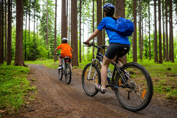 Naklejka premium Healthy lifestyle - teenage girl and boy biking