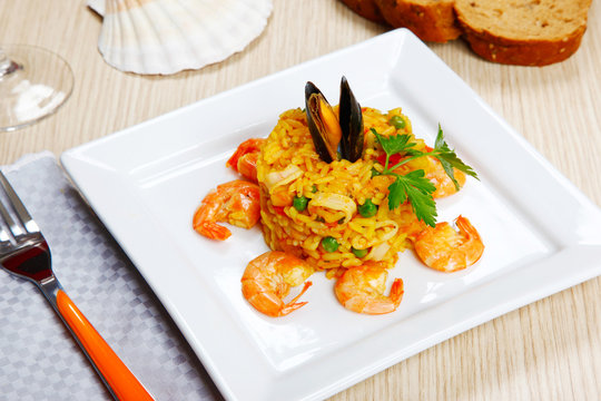 Risotto with shellfish, paella