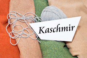 Kaschmir-Wolle mit Schild