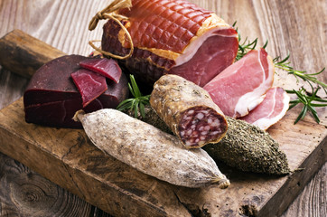 Salami und Schinken