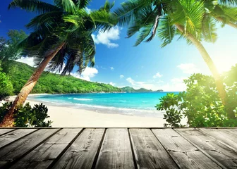 Foto op Plexiglas Pier Seychellen strand en houten pier