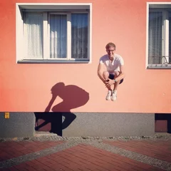 Zelfklevend Fotobehang man jumping © christianmutter