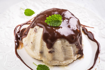 Vanille Pudding mit Schokolade