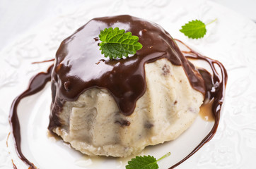 Vanilla Pudding with Chocolate