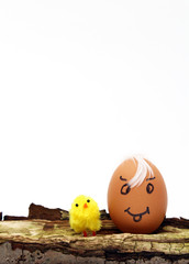bemaltes Osterei mit Küken Detail