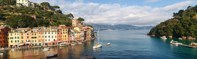 Fototapeta na wymiar Włochy, Portofino. Zdjęcia z typowym domu w porcie