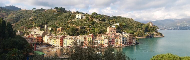 Fototapeta na wymiar Włochy, Portofino. Zdjęcia z typowym domu w porcie