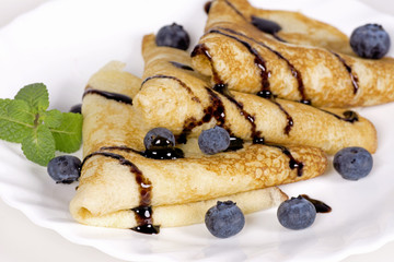 Pancakes with blueberries and chocolate sauce