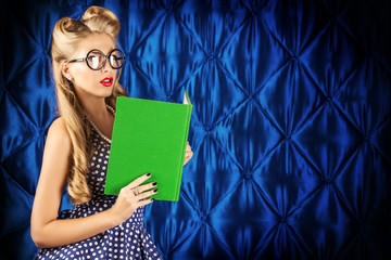 reading blonde