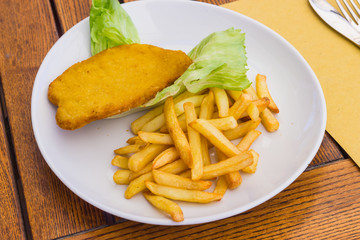 Cutlet with chips