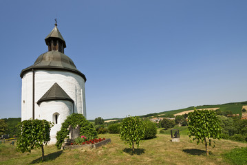 Round church with cemetery