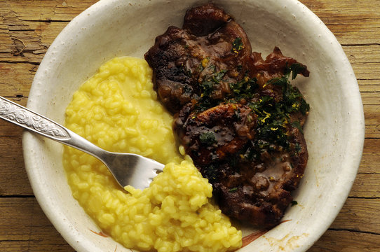 Risotto allo zafferano con ossobuco ريستو الزعفران مع أوسوبوكو