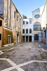 Fototapeta na wymiar Typical venetian architecture
