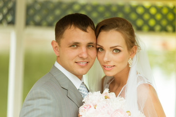 wedding couple in park